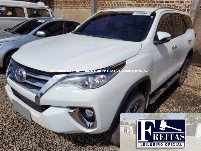 TOYOTA HILUX SW4 19/19