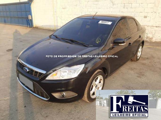 FORD FOCUS SEDAN 10/10
