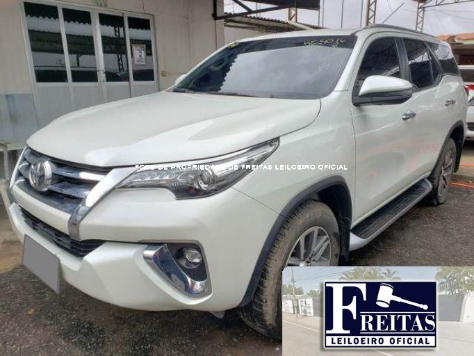 TOYOTA HILUX SW4 19/19