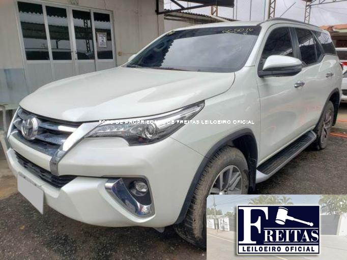 TOYOTA HILUX SW4 19/19